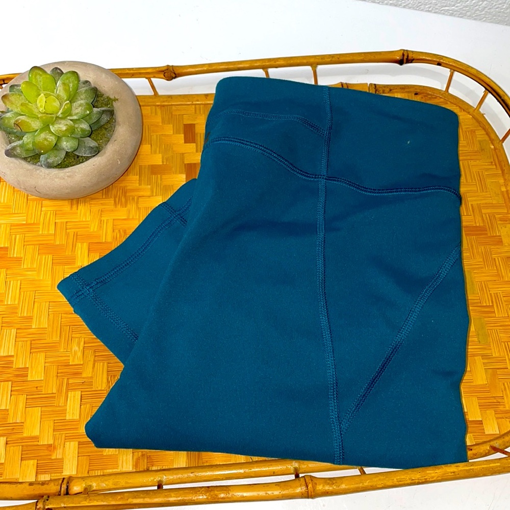 Fitted heat gear Capri Legging Pants